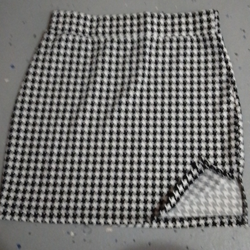 Mini skirt - Picture 3 of 3